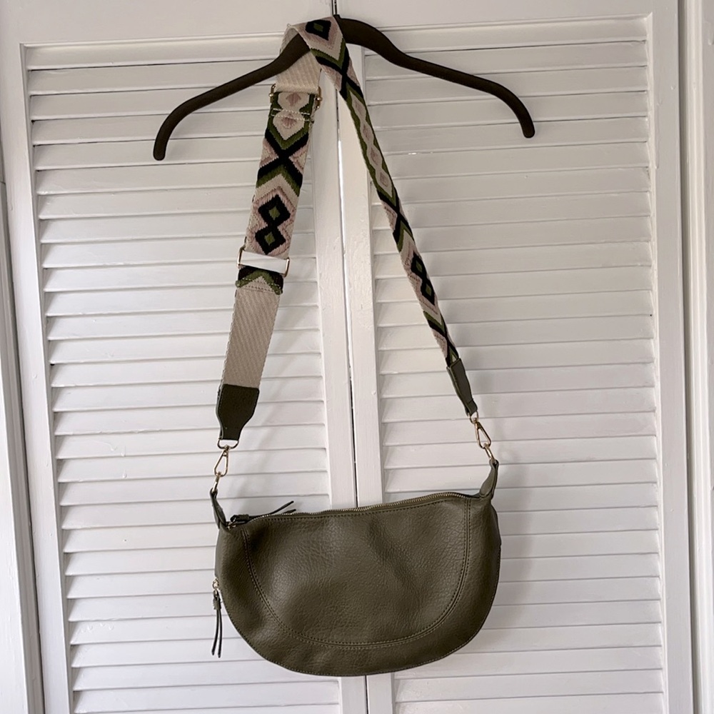 Green Crossbody handbag with adjustable strap.